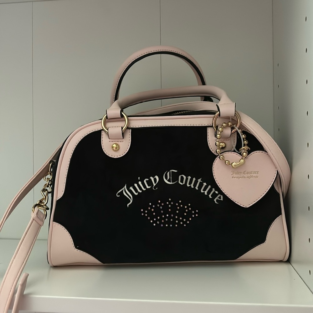 JUICY COUTURE LIQUORICE URBAN HERITAGE BOWLER BLACK